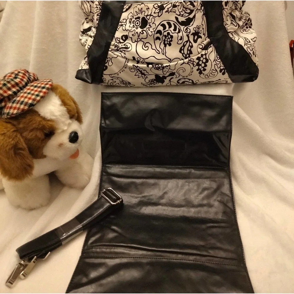 Amykathryn large black white diaper bag . 17 x 15 